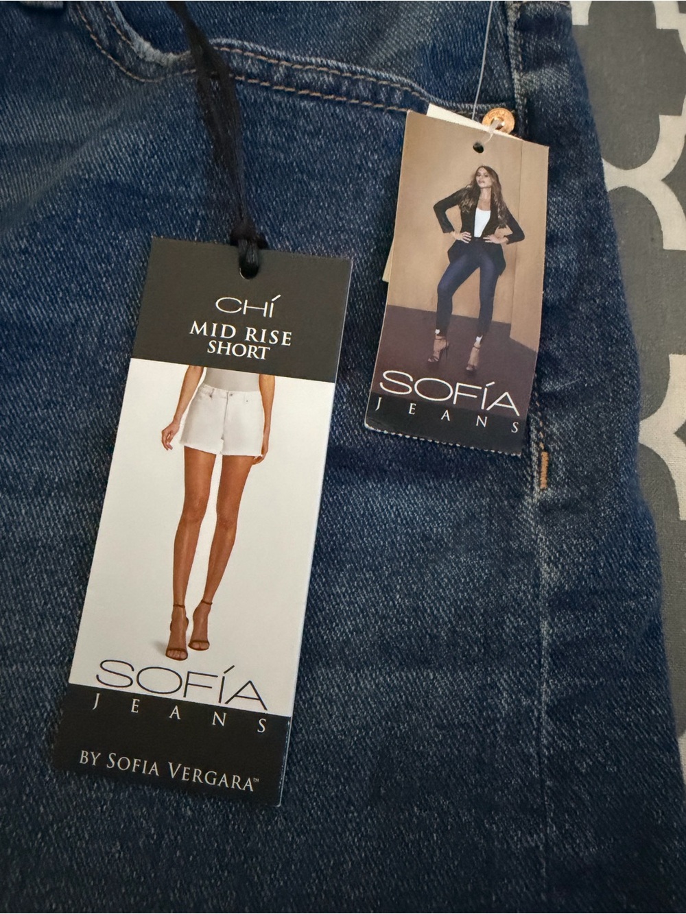 NWT SOFIA VERGARA Chi Dark Wash Mid Rise Cut Off Denim Jean Shorts Size 16 - Picture 8 of 11